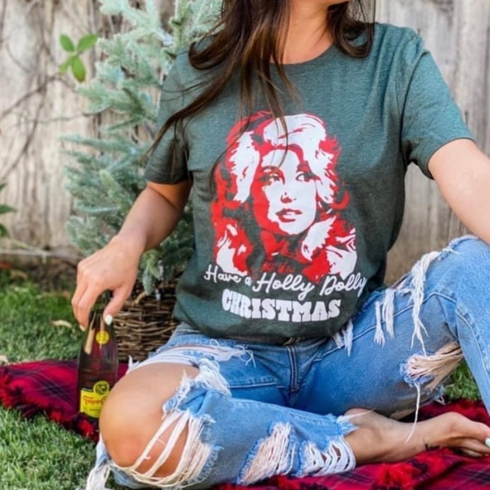 Holly Dolly Christmas Tee